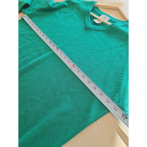 Vintage L.L. Bean 100% Wool V-neck Sweater- sz L - Picture 4 of 6